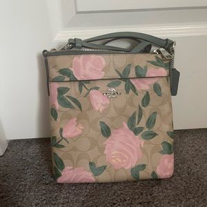 Kitt Messenger Coach crossbody bag! Like new!